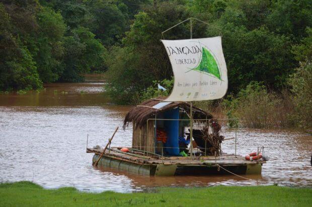 Jangada De Transporte De Agua